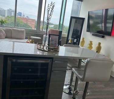 Almont Apartment | Elegant City Escape ,Steps to Hotspots