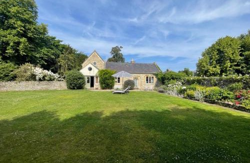 Lechlade Villa | Elegant Cotswold Retreat