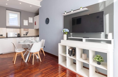 Navigli Apartment | Elegant Deluxe Apartment in Navigli Area