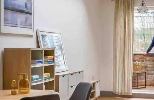 Brondesbury Apartment | Elegant Elegance: A 5-Star Hideaway in Hampstead