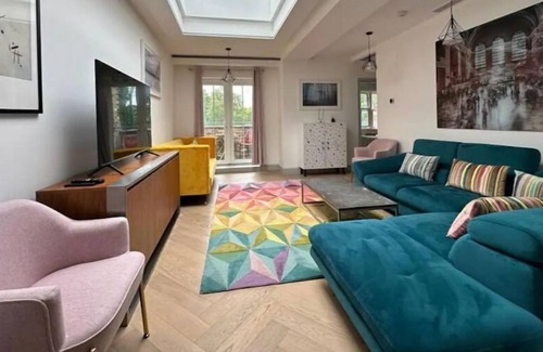 Brondesbury Apartment | Elegant Elegance: A 5-Star Hideaway in Hampstead