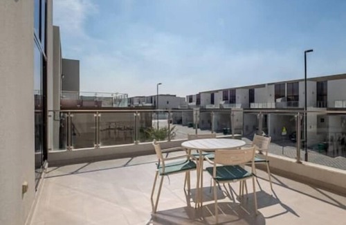 Downtown Dubai House | Elegant Four Bedroom plus Maid’s Room Villa