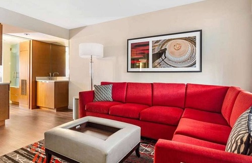 West End Resort | Elegant Georgetown Retreat | Hilton 1BR Suite | Walk to Shops & Dining | The Dis