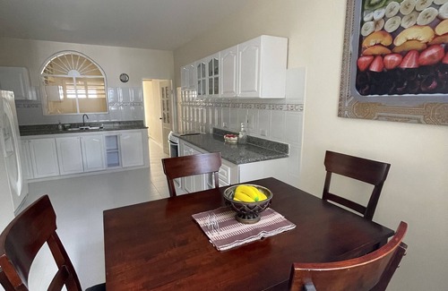 Crespo House | Elegant house with outdoor pool