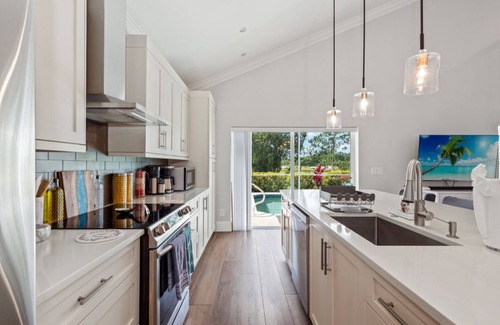 Naples House | Elegant Home, Golf Club, Heated Pool, Near Beach