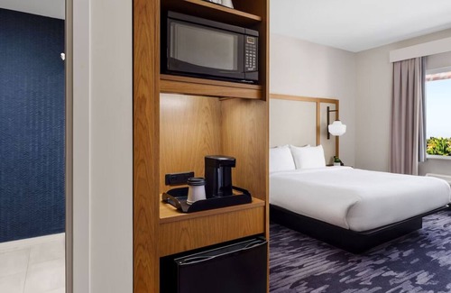 Florida City Hotel | Elegant King Getaway: Fairfield Inn, Perfect for Couples, Pets Allowed