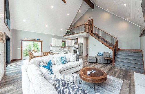 Swanton House | Elegant Lake Access Cabin w/Game Room