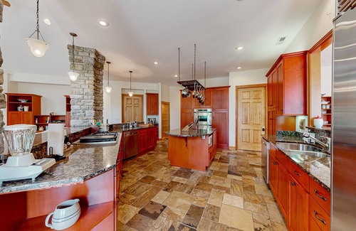 Eureka Springs House | Elegant lake house with gourmet kitchen, game room, scenic views & lake frontage