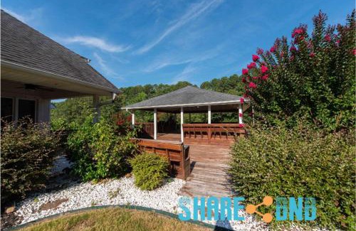 Little Rock House | Elegant Lakefront Home W Covered Patio