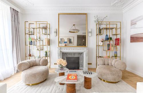 8th Arrondissement Apartment | Elegant Luxury Apartment for 6 on Champs-Élysées