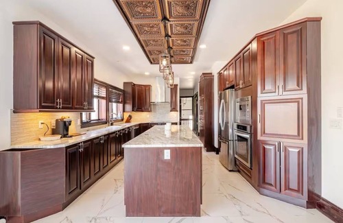 Beloeil House | Elegant Manoir with Jacuzzi, Private Dock & Stunning Mont-Saint-Hilaire View