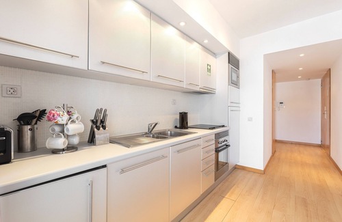 Telheiro Apartment | 🌊 Elegant Marina Apartment | Pool, Beach & Town Access 🚤