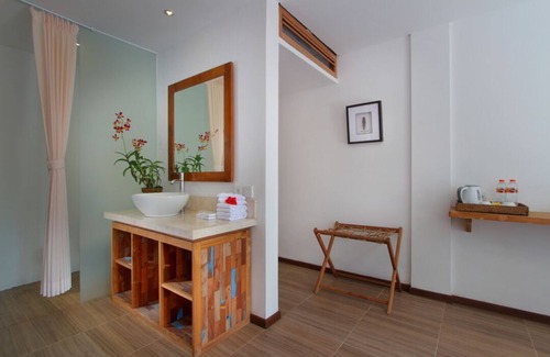 Melayang Resort | Elegant minimalist room for 2 people near Ubud shared infinity-edge swimmingpool