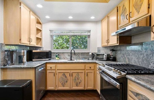 Valle Lindo House | Elegant Oasis on Malaga Cir