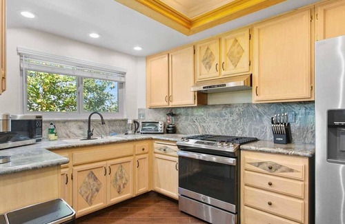 Valle Lindo House | Elegant Oasis on Malaga Cir