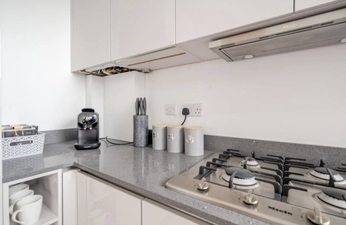 Wimbledon Apartment | Elegant One-Bed Penthouse with Terrace – Sleeps 4