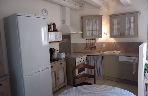 Nyons House | Elegant Provencal house surrounded by vineyards and olive groves.