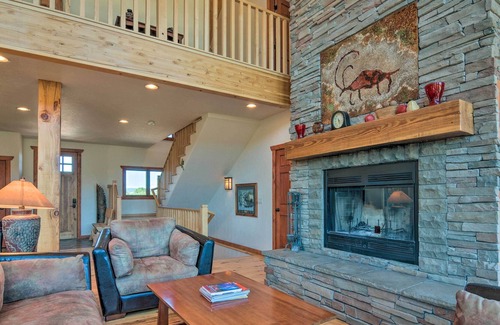 Panguitch Cabin | Elegant Retreat w/ Stunning Views & Hot Tub!