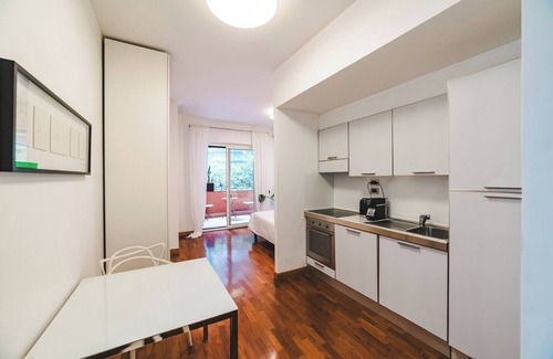 Camilluccia Apartment | Elegant Rome Stay - Balcony, Netflix, Fast Wi-Fi & Nature