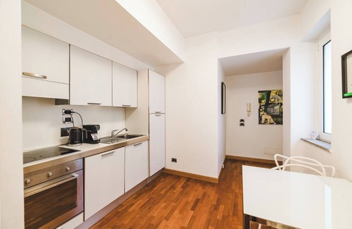 Camilluccia Apartment | Elegant Rome Stay - Balcony, Netflix, Fast Wi-Fi & Nature