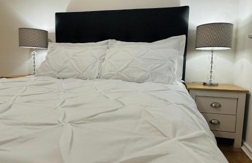 City Centre Glasgow House | Elegant Room in Glasgow City Center
