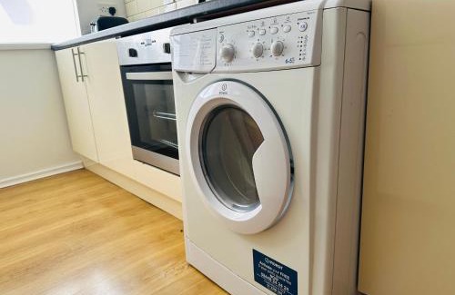 City Centre Glasgow House | Elegant Room in Glasgow City Center