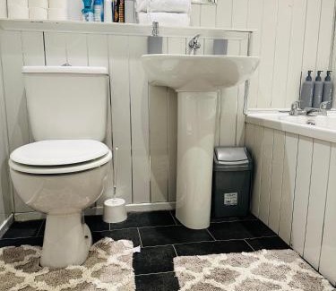 City Centre Glasgow House | Elegant Room in Glasgow City Center