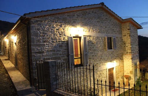 Rufina House | Elegant rural residence in a hill top position with swimming pool and Jacuzzi