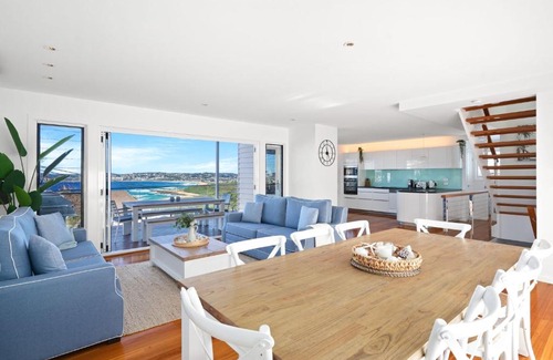 Forresters Beach House | Elegant Sea-facing Home with Fantastic Views