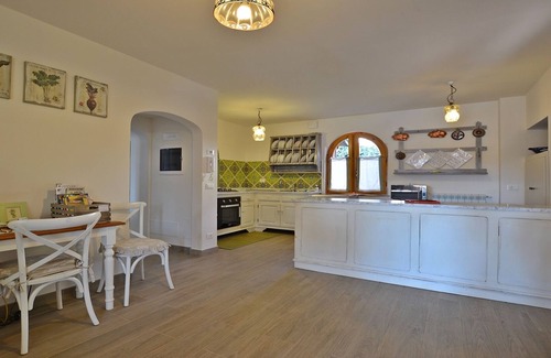 Lido di Camaiore Villa | Elegant single villa with garden and swimming pool 3km from the sea.