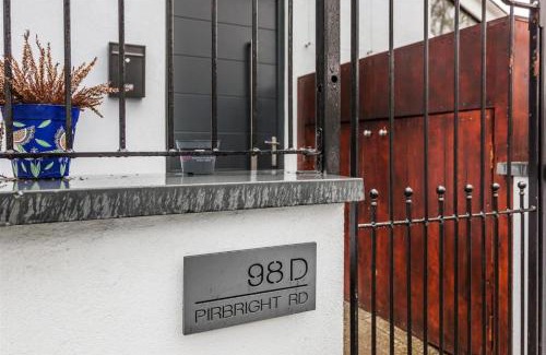 Southfields Apartment | Elegant & Spacious House 3BR 3BA Balcony Patio