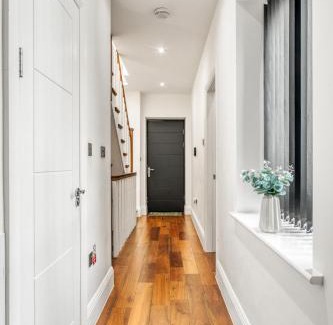 Southfields Apartment | Elegant & Spacious House 3BR 3BA Balcony Patio