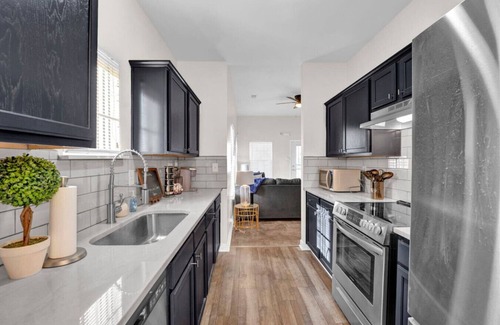 Uptown House | Elegant styled 3BR home 5-min from Beale Street