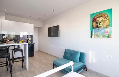 Agios Dimitrios Apartment | Elegant Suite near Beach 7