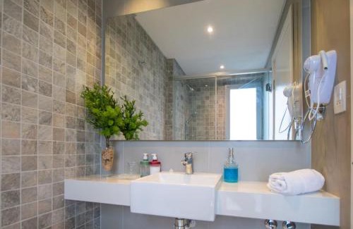 Asuncion Apartment | Elegant Urban Getaway Gym, Pool