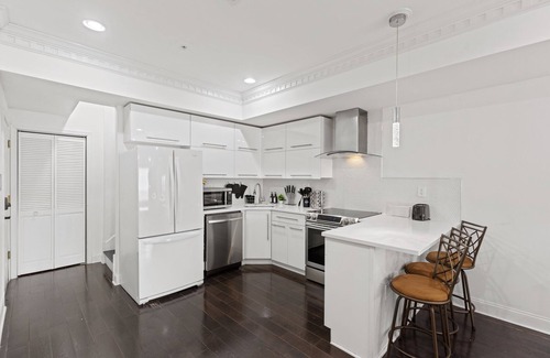Center City Apartment | Elegant Urban Retreat in the Heart of Center City