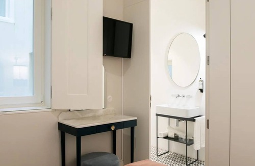 Baixa Hotel | Elegant Urban Stay l Prime Location near to Santa