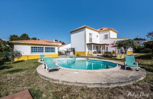 Sao Simao Villa | Elegant Villa in Azeitão with Pool