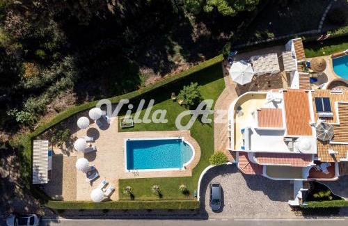 Quarteira Villa | Elegant villa with private pool in Quarteira