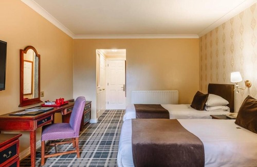 Ipswich Hotel | Elegant Waterfront Stay with Indoor Pool and Spa Access