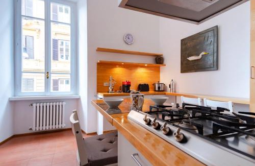 Trastevere Apartment | Elegantis Ten windows on Trastevere