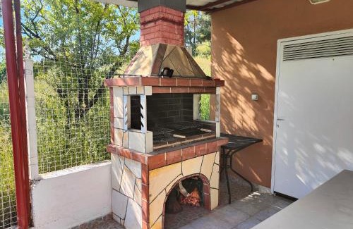 Nea Propontida House | Elena's 3BR Maisonette with Garden & Pool