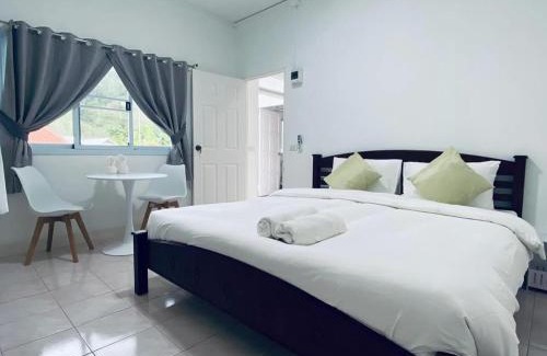 Ban Sakhu Hotel | Elephant Sports Bar and Accommodation