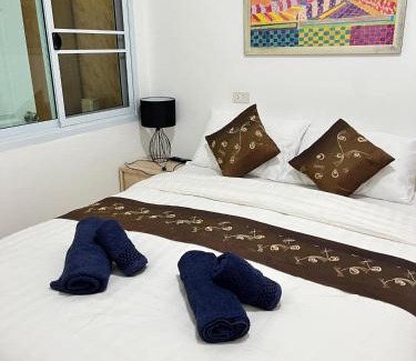 Ban Sakhu Hotel | Elephant Sports Bar and Accommodation