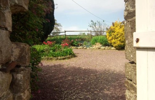 Saint-Nicolas-de-Pierrepont Bed & Breakfast | Elevage De La Hurie