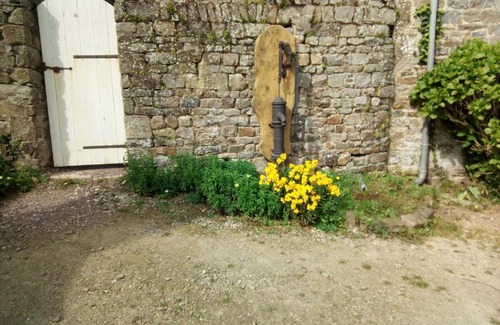 Saint-Nicolas-de-Pierrepont Bed & Breakfast | Elevage De La Hurie