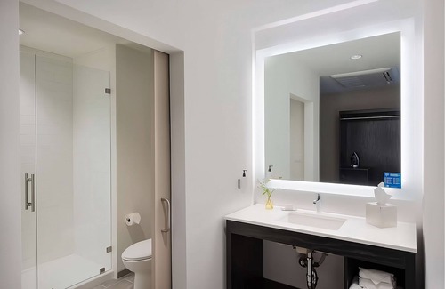 Central Area Hotel | Elevate Comfort in Oregon's Capital! 2 Relaxing Units, Pet-friendly Property!