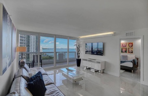 Downtown Miami Apartment | Elevate! Water and Park Views