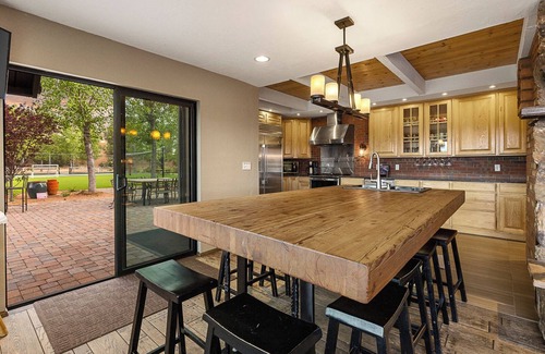 Payson Cabin | Elevated Getaway in the Pines—Pickleball, Porch Views & Endless Fun