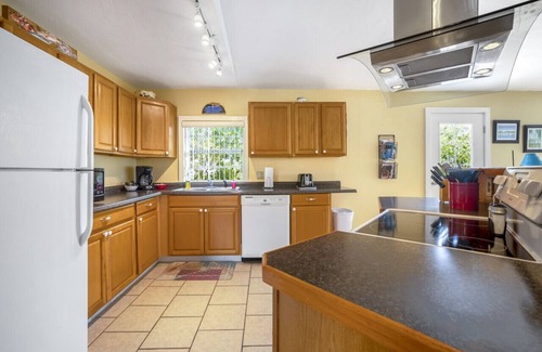 Cedar Key Cabin | Elevated Serenity - Cedar Summit Upstairs 2BR Vacation Retreat with Breathtaking Views